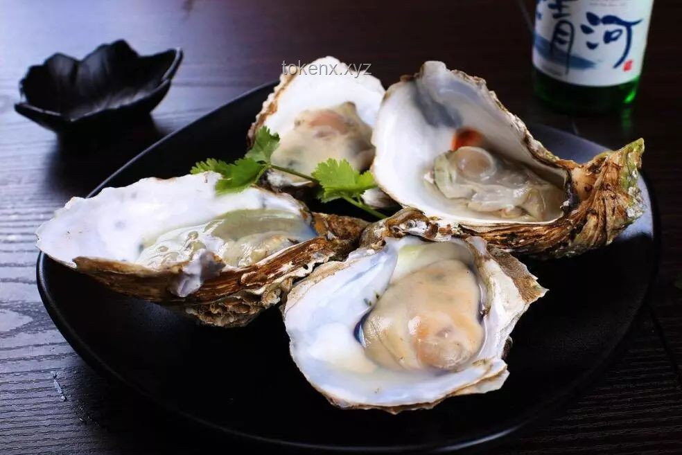 **生吃生蚝是什么味道？探秘海洋的鲜美奇迹**